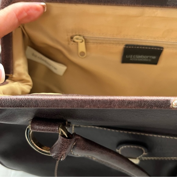 LIZ CLAIBORNE SHOULDER WITH A VINTAGE APPEAL - Picture 10 of 16